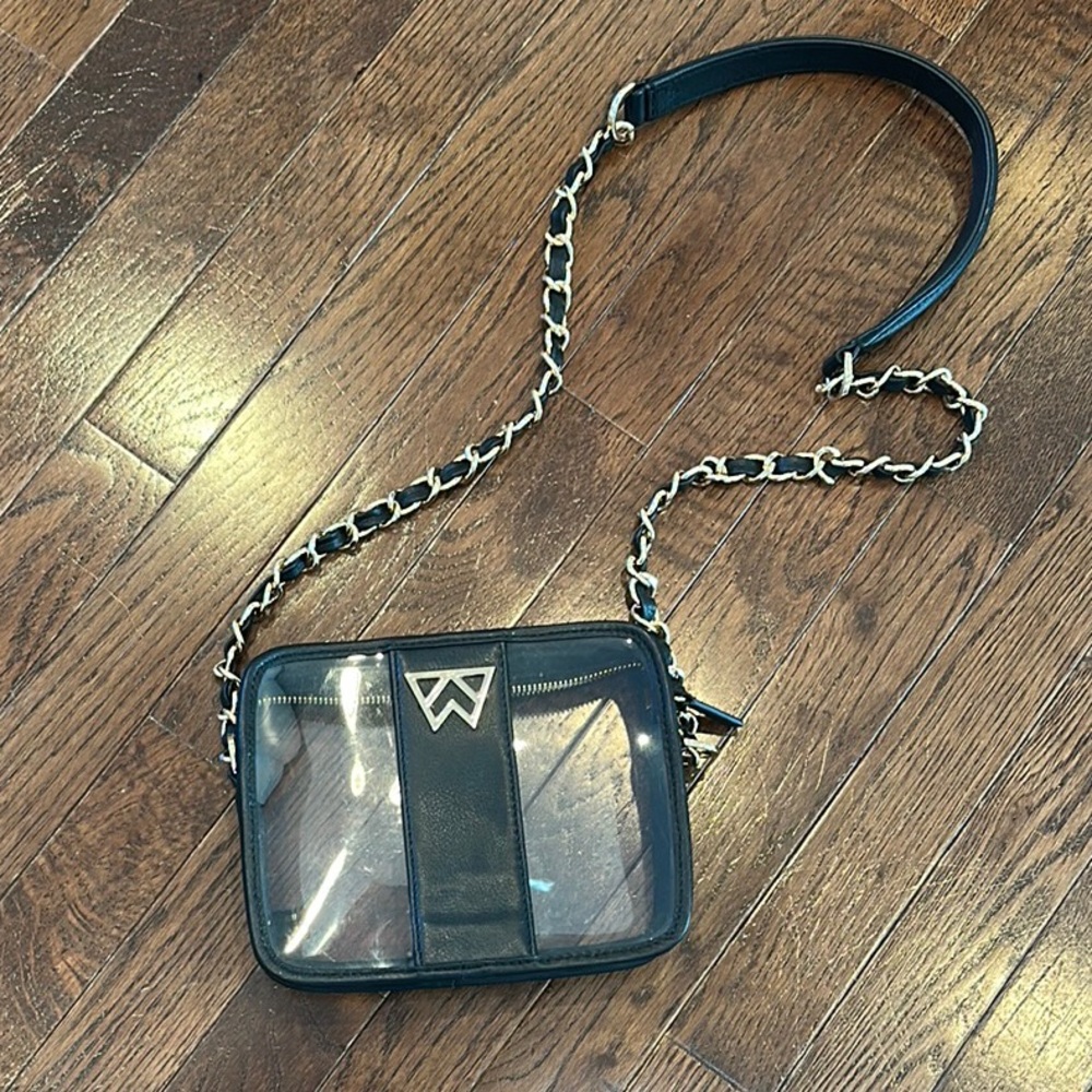 Kelly Wynne Stylish Black Crossbody Bag